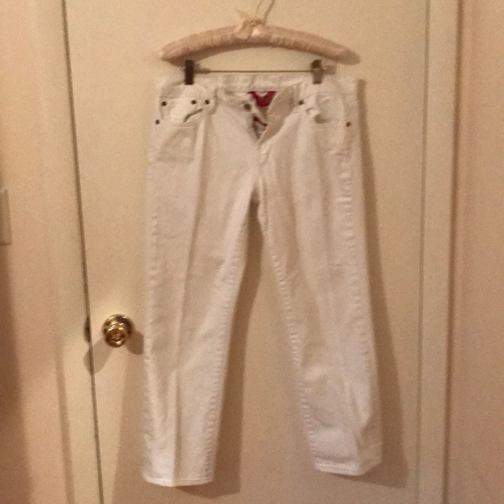 Lucky white Jean crops
